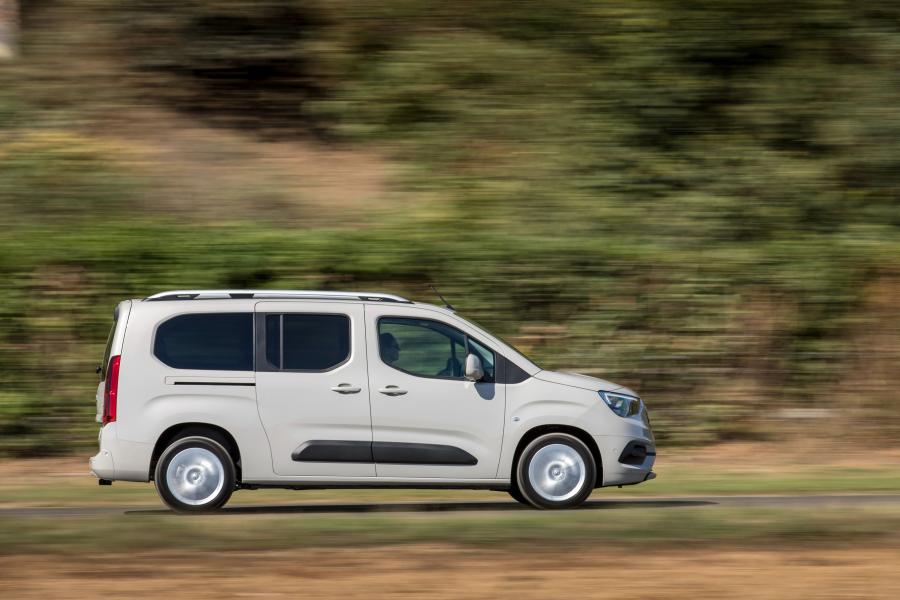  Opel Combo Life XL Turbo D 2018 года  (фото 17 из 30)